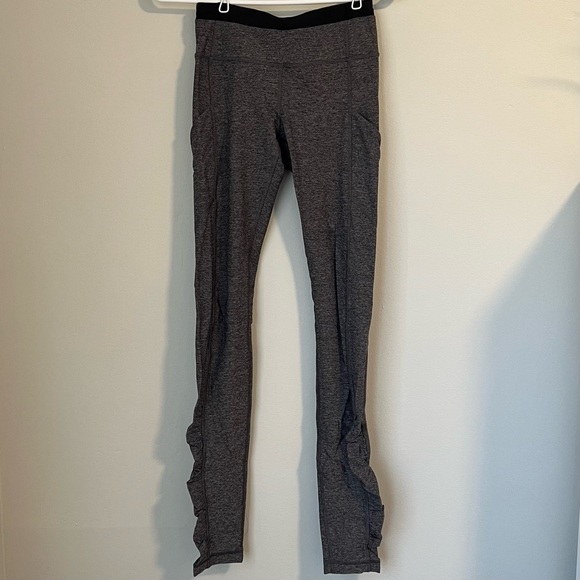 LuluLemon Wunder Train Leggings with Pockets - Picture 2 of 9